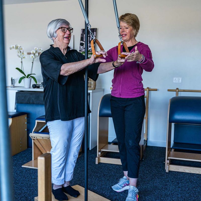 Birgitte and a customer in In-Balance Studio